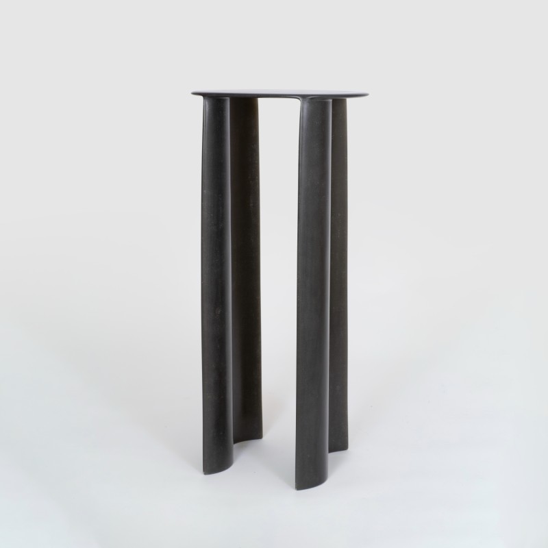 <a href="https://www.galeriegosserez.com/artistes/cober-lukas.html">Lukas Cober</a> - New Wave - Pedestal (Black)